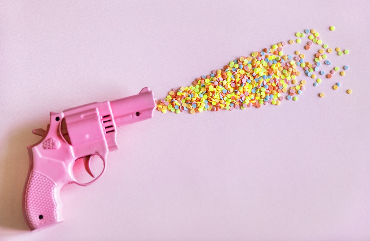 注意のピンク拳銃